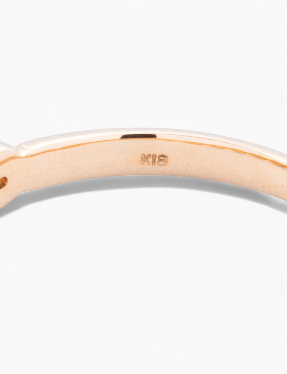 Halber Ewigkeitsring aus K18-Rotgold mit rosa Diamanten am kleinen Finger